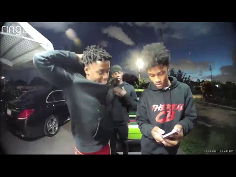 ⁣Simple Young Fools Almost Got Iced Trying To Steal Exotic Bulldogs